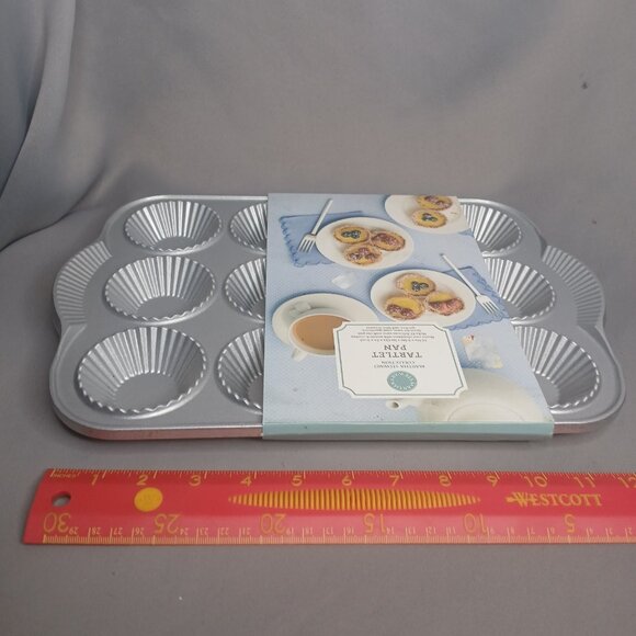 Martha Stewart Collection Tartlet Pan 13.5" x 9.5" x 1" Heavy Cast Aluminum NWT - Picture 8 of 9